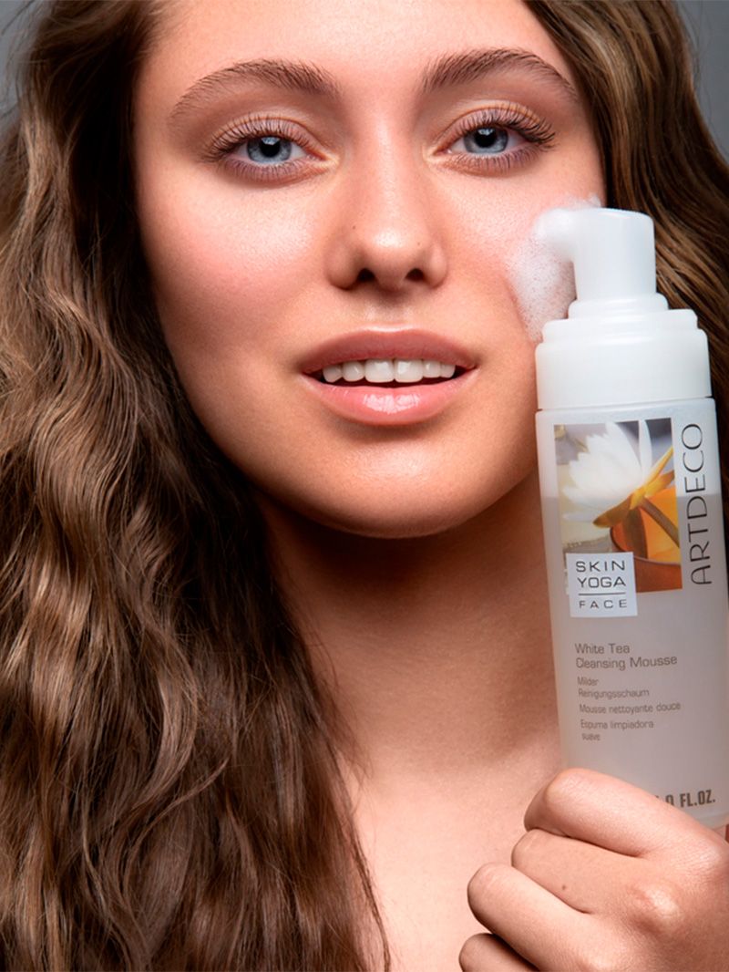 White tea cleansing mousse